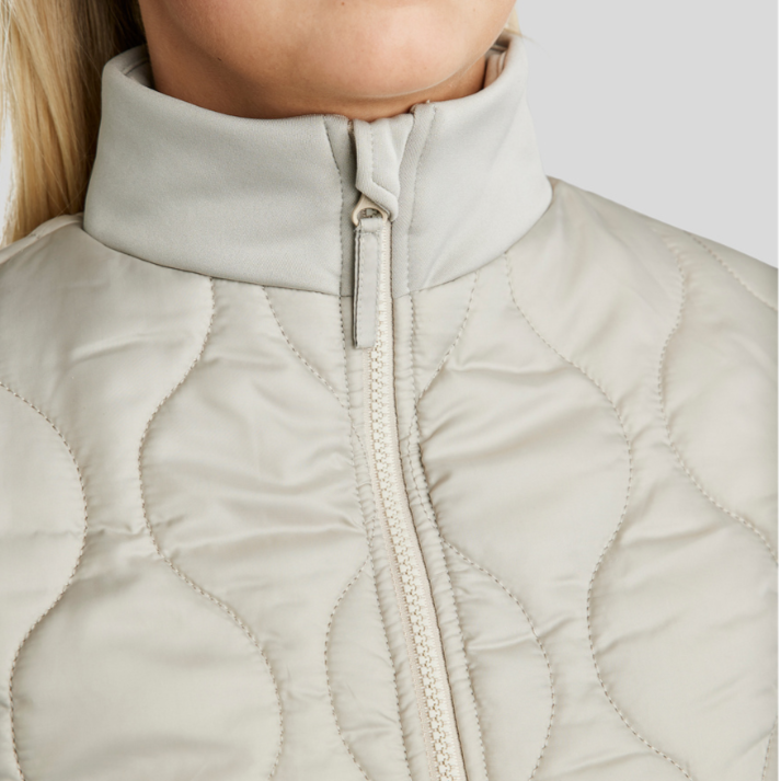 Montar MoAbbey Quilted Jacket #colour_light-silver-grey