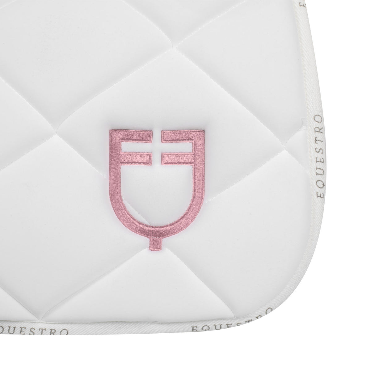 Jumping saddle pad with multicolor logo
