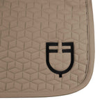 Dressage saddle pad with cube quilting
