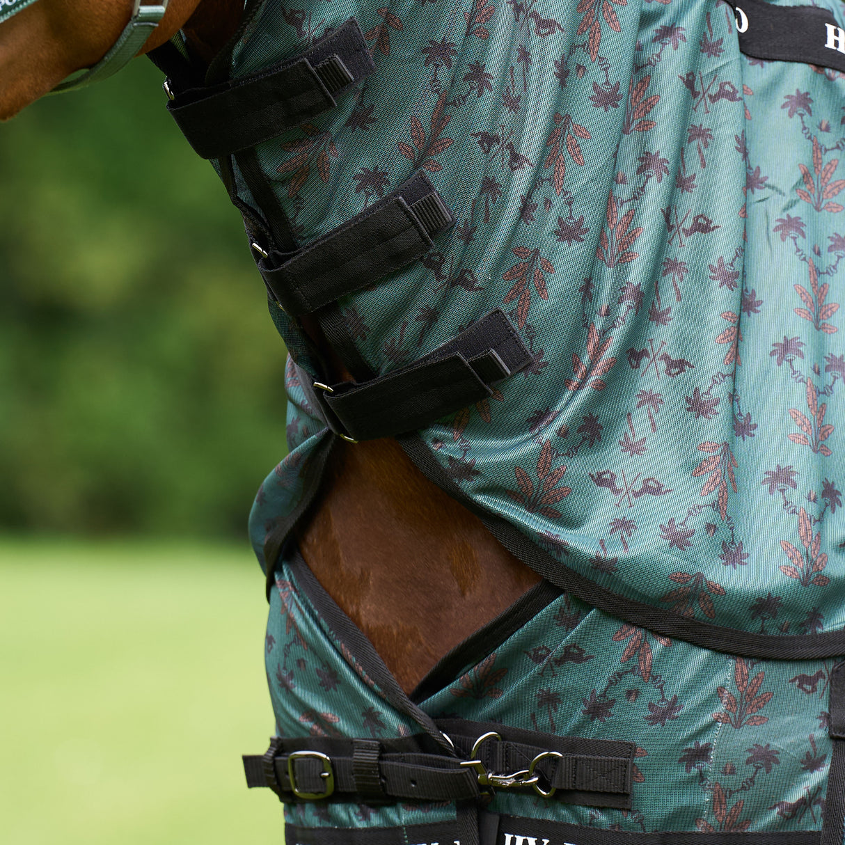 HV Polo Nena AOP Fly Blanket #colour_greenery